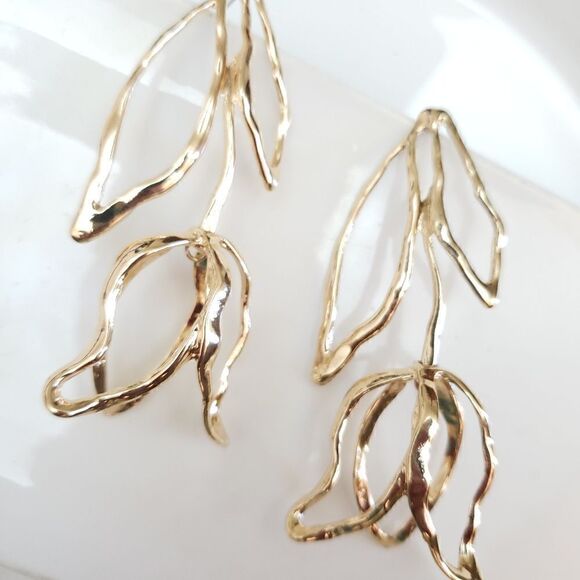 New! Zara Tulip Earrings - Picture 7 of 10